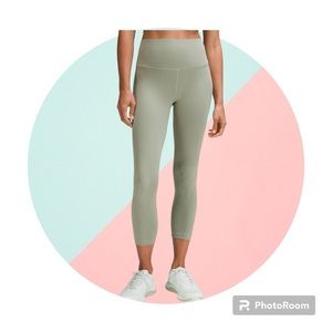 NWT Wunder Train High Rise Crop 23”